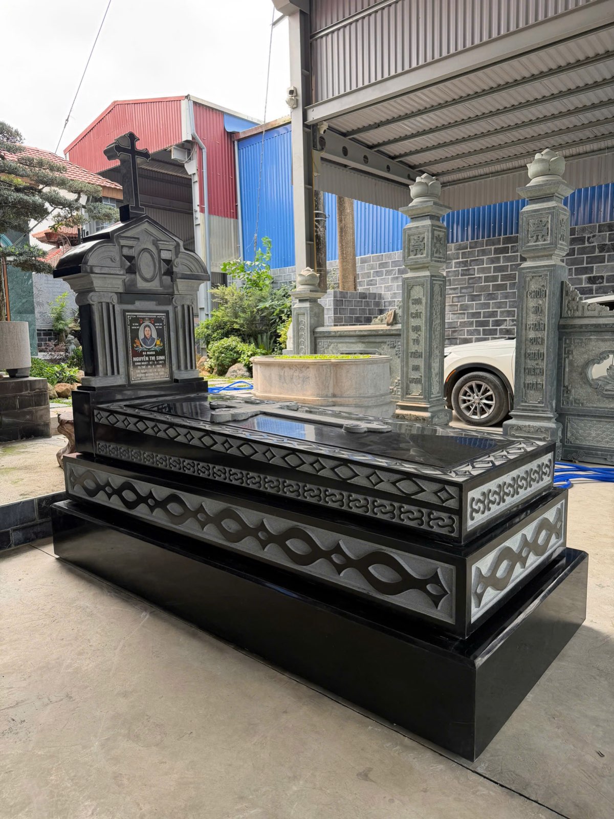 Mộ đá công giáo tại Nghệ An