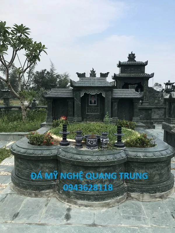Mộ đá xanh rêu đẹp Quang Trung