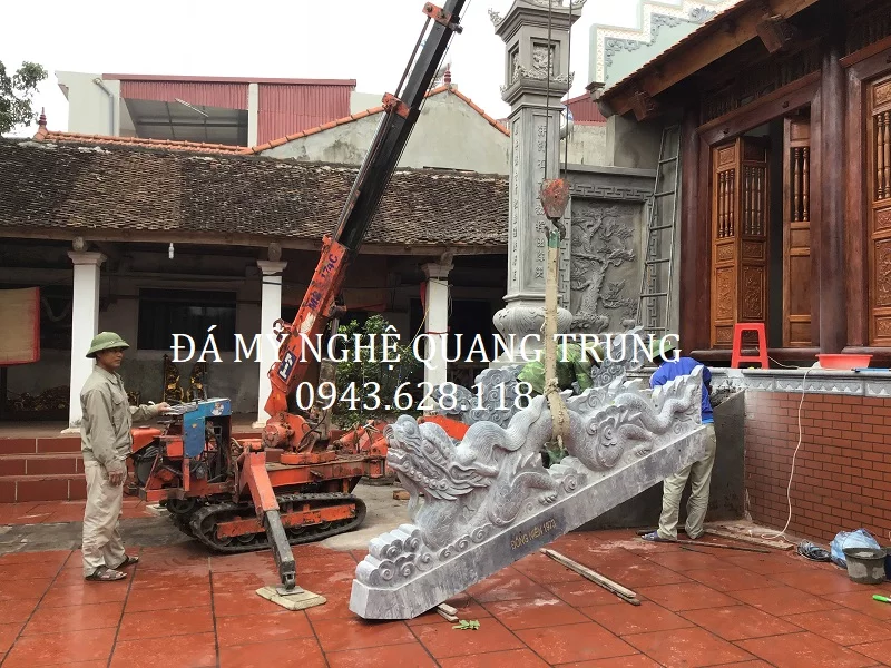 Lăp đặt cột đá đồng trụ và Rồng đá cho Nhà thờ họ