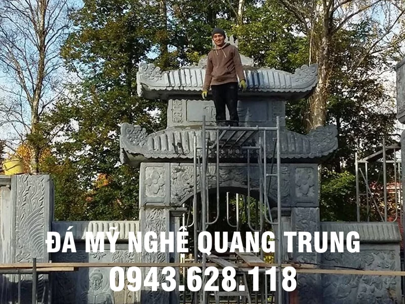 Cổng đá nhỏ hai mái đình cổ, sử dụng cho cổng nhà thờ họ/nhà thờ tổ