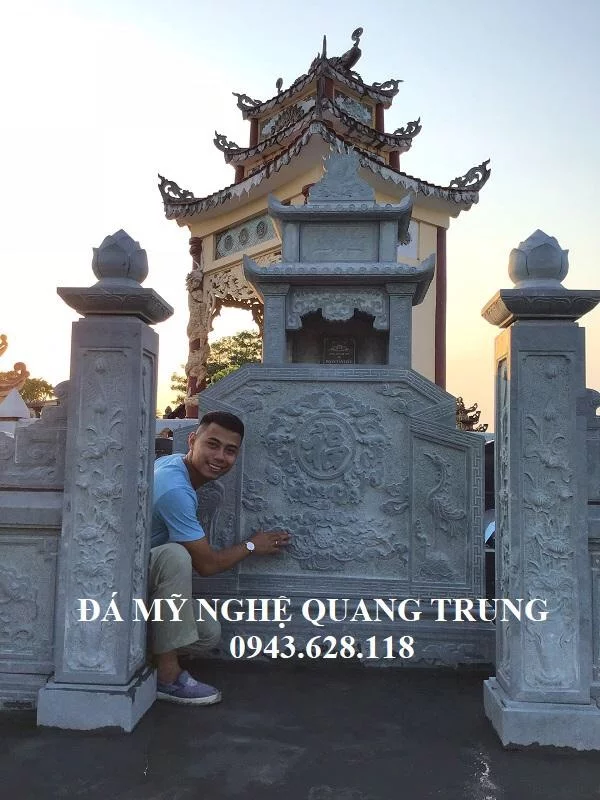 Cong vao khu lang mo da xanh reu don gian