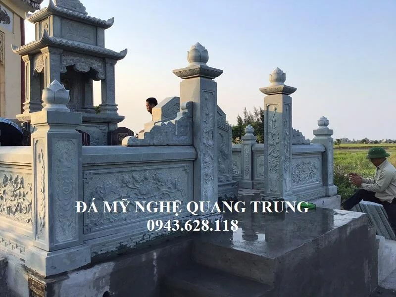 Loi vao khu lang mo da xanh reu