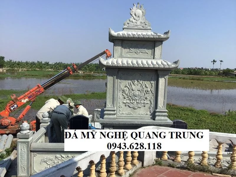 Mat sau cua khu lang mo da xanh reu