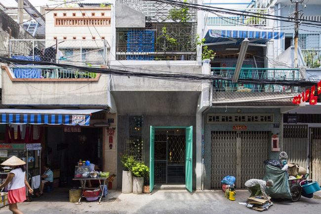 Ngôi nhà rộng 3 mét ở Sài Gòn, nhìn bên ngoài lụp xụp xấu xí, vào bên trong mới biết đó là cả một kiệt tác