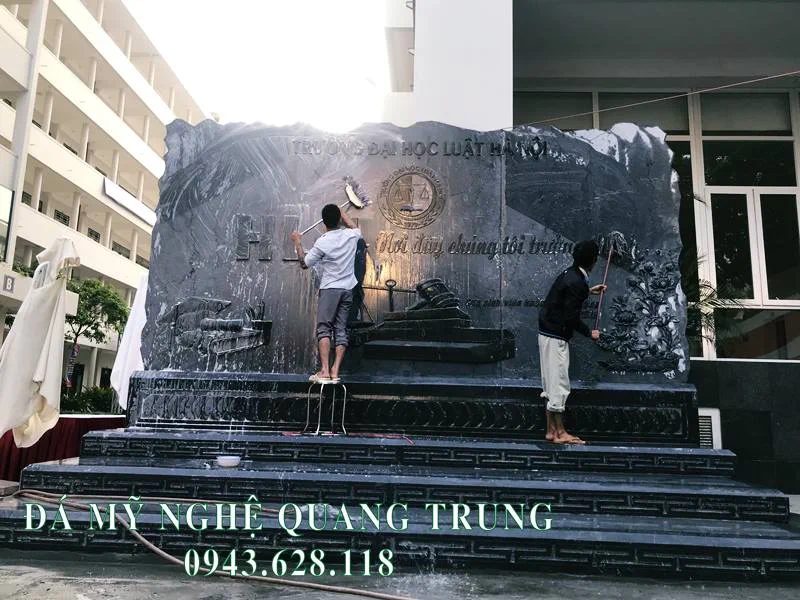 Tư vấn, thi công, lắp đặt Bia đá tự nhiên Trường Đại học Luật Hà Nội 64 Bia da duoc gia cong rat ti mi - trau truot