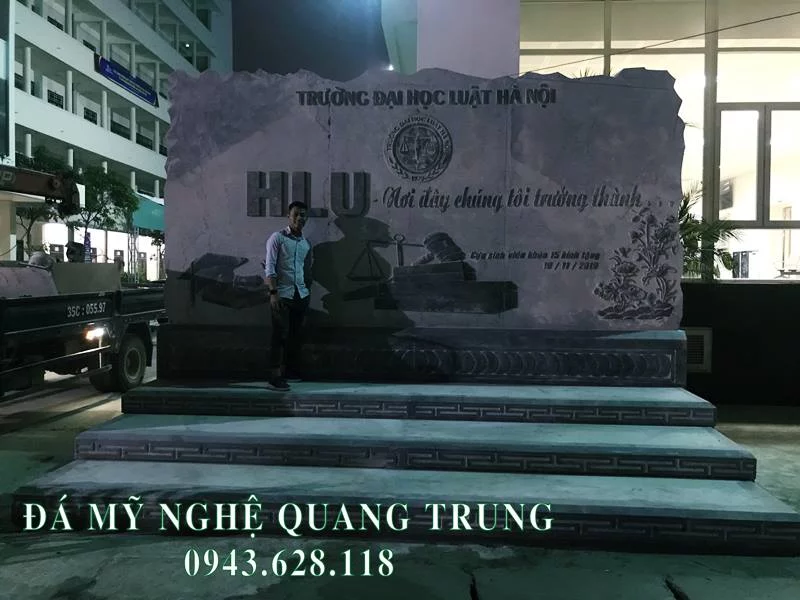 Tư vấn, thi công, lắp đặt Bia đá tự nhiên Trường Đại học Luật Hà Nội 55 Bia da tu nhien hinh anh ve dem