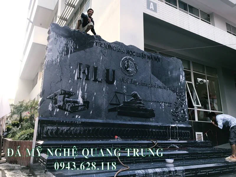 Tư vấn, thi công, lắp đặt Bia đá tự nhiên Trường Đại học Luật Hà Nội 50 Bia da tu nhien xanh reu