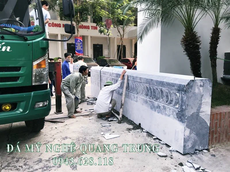 Tư vấn, thi công, lắp đặt Bia đá tự nhiên Trường Đại học Luật Hà Nội 42 Chan de la da khoi - tao cho Bia da rat vung chac - ben vung mai theo thoi gian