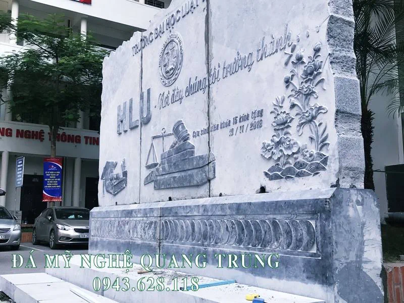 Hinh anh Bia da voi hai bac giup moi nguoi co the dung chup anh mot cach de dang