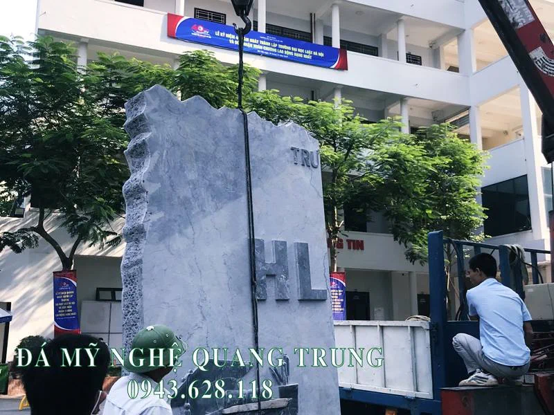 Tư vấn, thi công, lắp đặt Bia đá tự nhiên Trường Đại học Luật Hà Nội 31 Hinh anh lap dat - dat tam bia da tu nhien