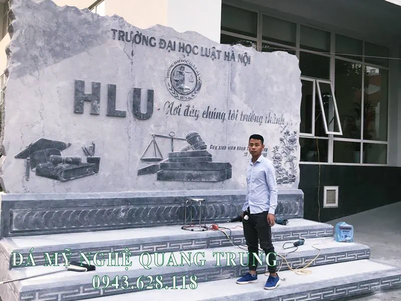 Tư vấn, thi công, lắp đặt Bia đá tự nhiên Trường Đại học Luật Hà Nội 13 Nghe nhan tre Quang Trung rat hao hung voi cong trinh Bia da tu nhien Truong Dai Hoc Luat Ha Noi