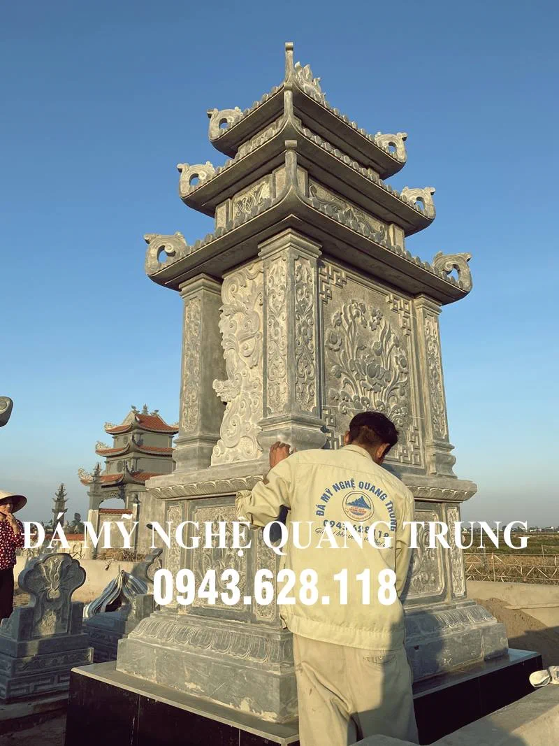 Phía sau Long đình đá, Lăng thờ đá hộp ba mái