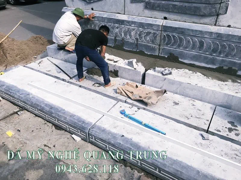 Tư vấn, thi công, lắp đặt Bia đá tự nhiên Trường Đại học Luật Hà Nội 5 Thi cong phan chan de cua Bia da tu nhien