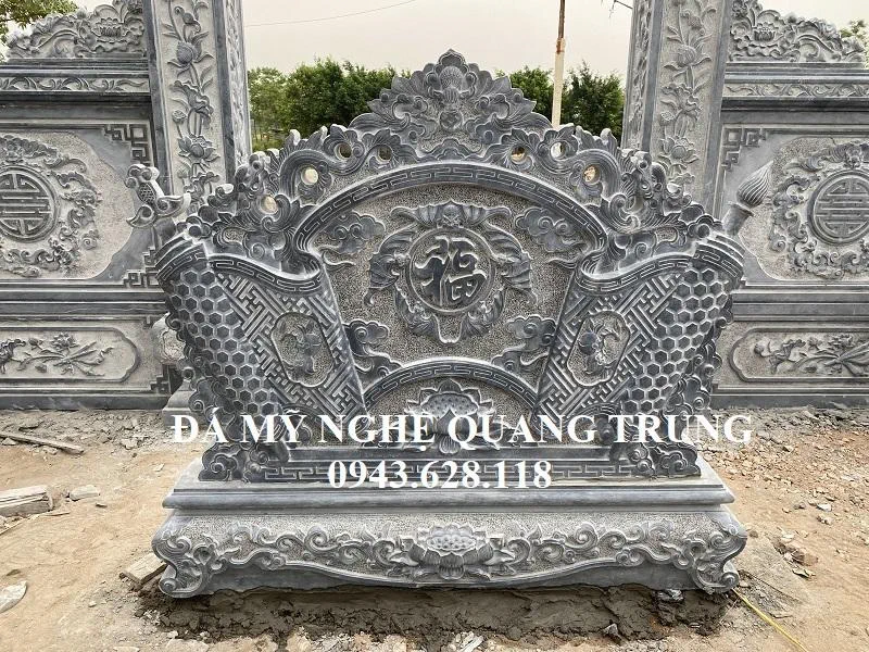 Cuốn thư đá mat trong la Ngu Phuc Lam Mon