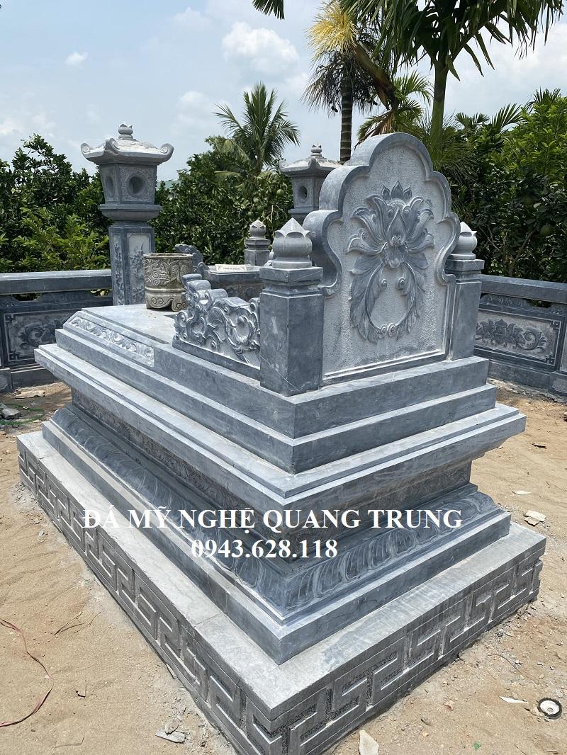 Phia sau Ngoi Mo Da Tam Son cao cap Quang Trung