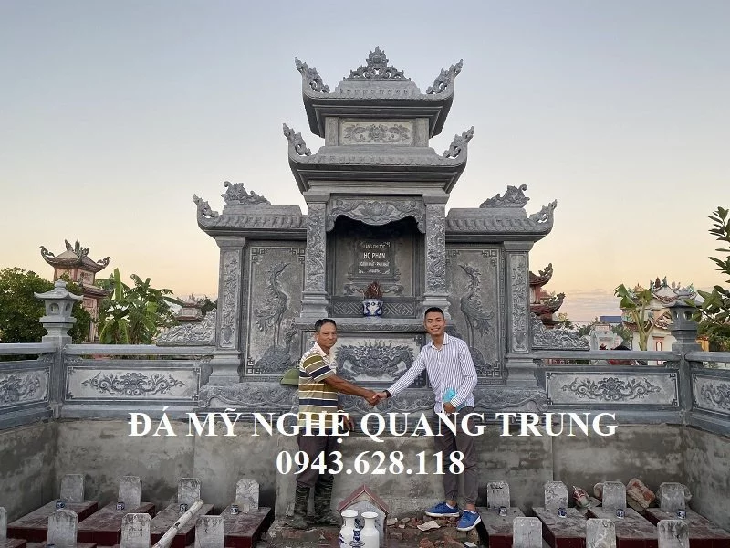 Nghe nhan tre Quang Trung chup anh luu niem cung Anh Duc khi hoan thien cong trinh