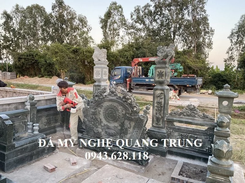 Loi cong vao khu lang mo da