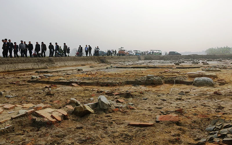 Khu vực khai quật khảo cổ học trong nội Thành nhà Hồ - Đá Mỹ Nghệ Quang Trung Ninh Bình