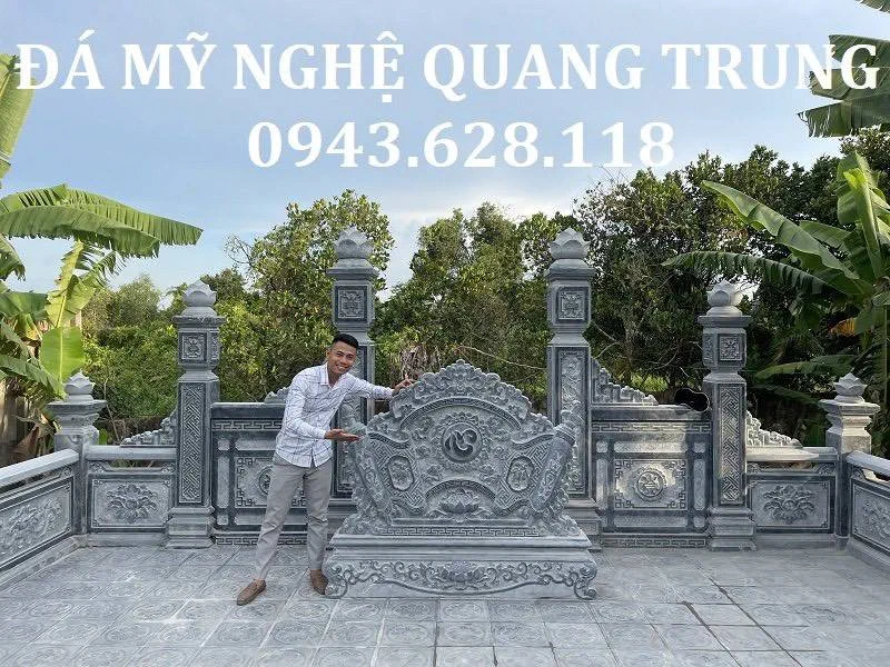 Bình phong đá xanh rêu chữ Tâm tại khu Lăng Mộ đẹp.