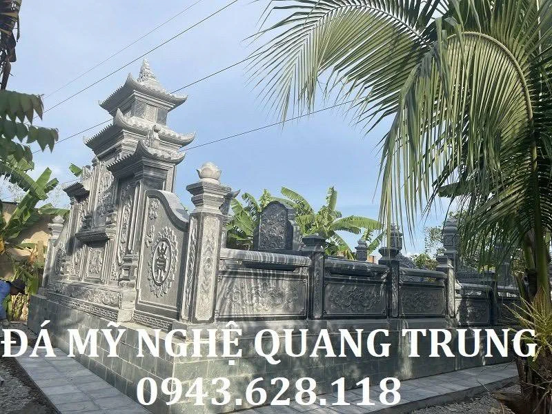 Phia ngoai lang mo da