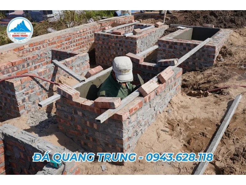 Huyệt mộ được làm với kích thước phù hợp.jpg