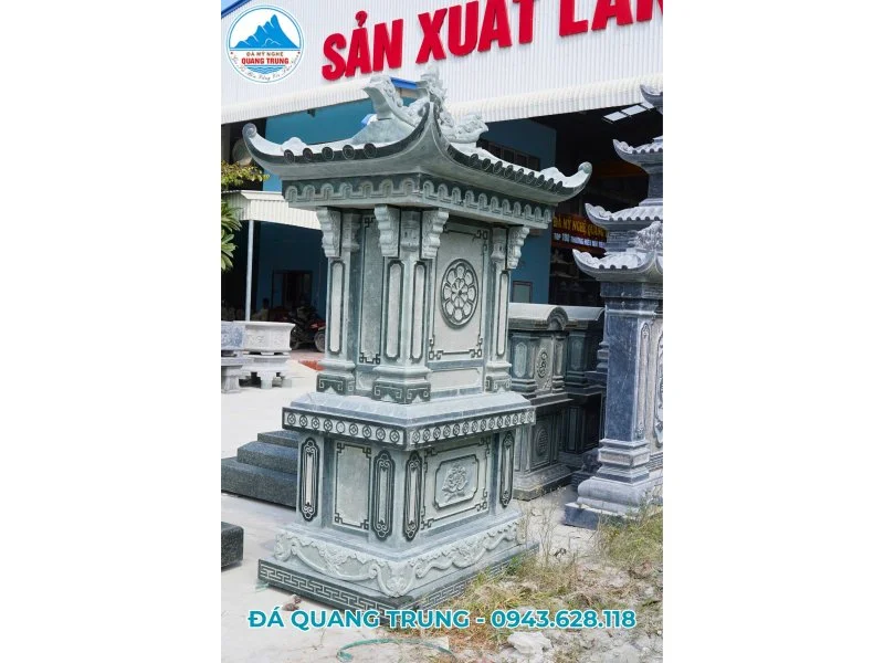 Lăng thờ đá 1 mái Quang Trung.jpg