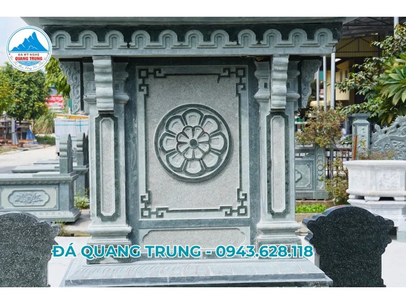 Phía sau lăng thờ 1 mái.jpg