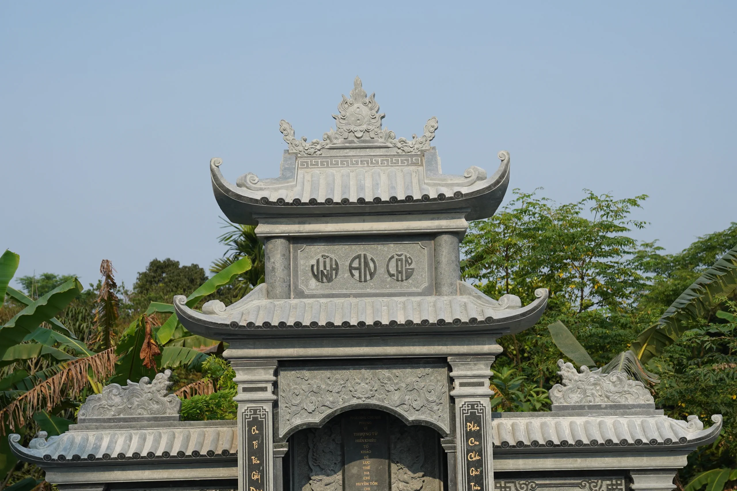 DSC04468 scaled Lăng mộ đá, Mộ đá Ninh Bình