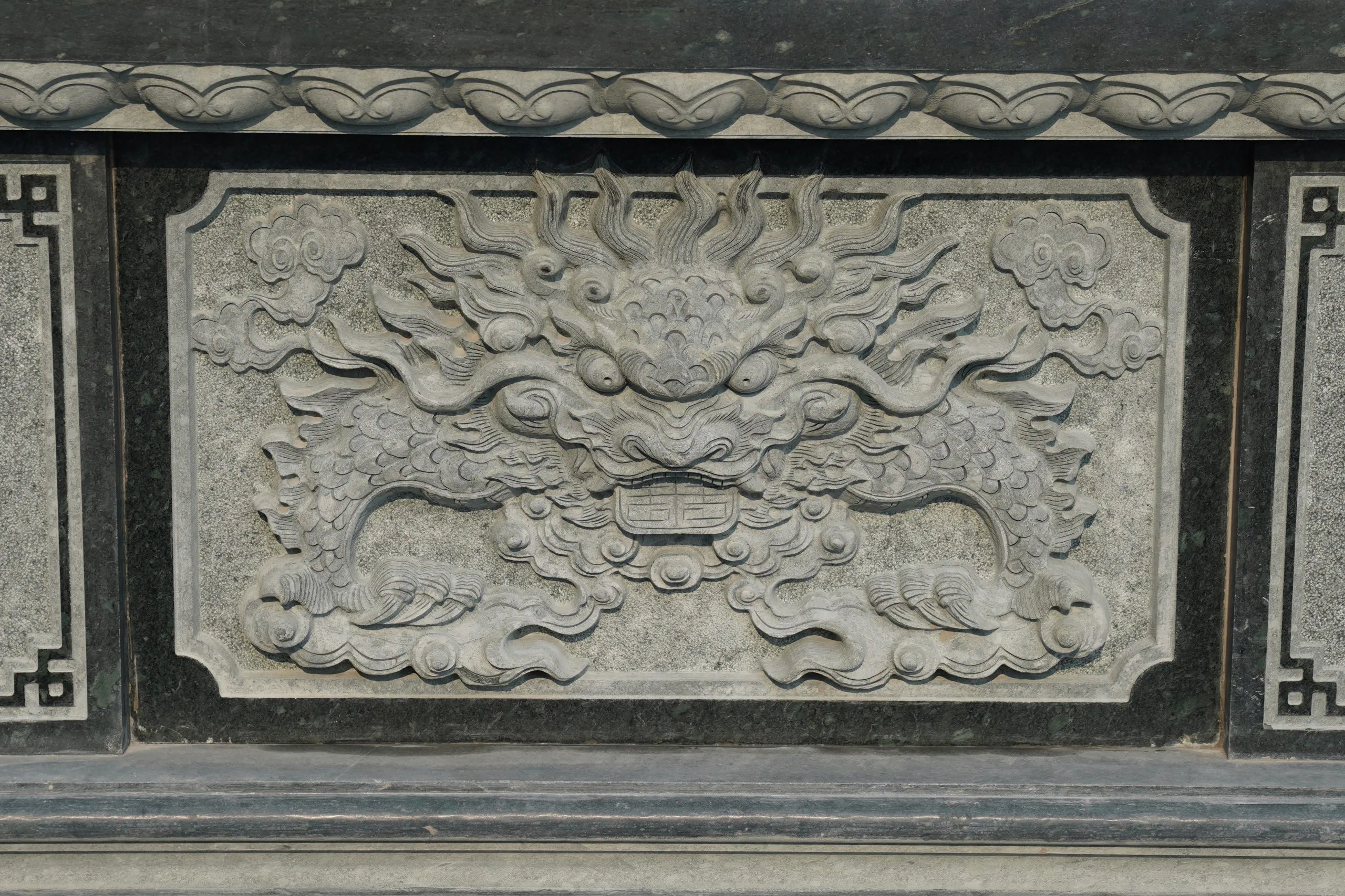 DSC04477 scaled Lăng mộ đá, Mộ đá Ninh Bình