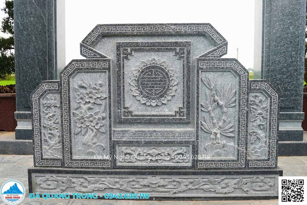 Lăng Mộ Đá Granite: Mẫu Đẹp và Bảng Giá 2026 3 Cuốn thư đá granite chạm khắc chữ Thọ và hoa văn truyền thống đặt trước khu lăng mộ đá granite