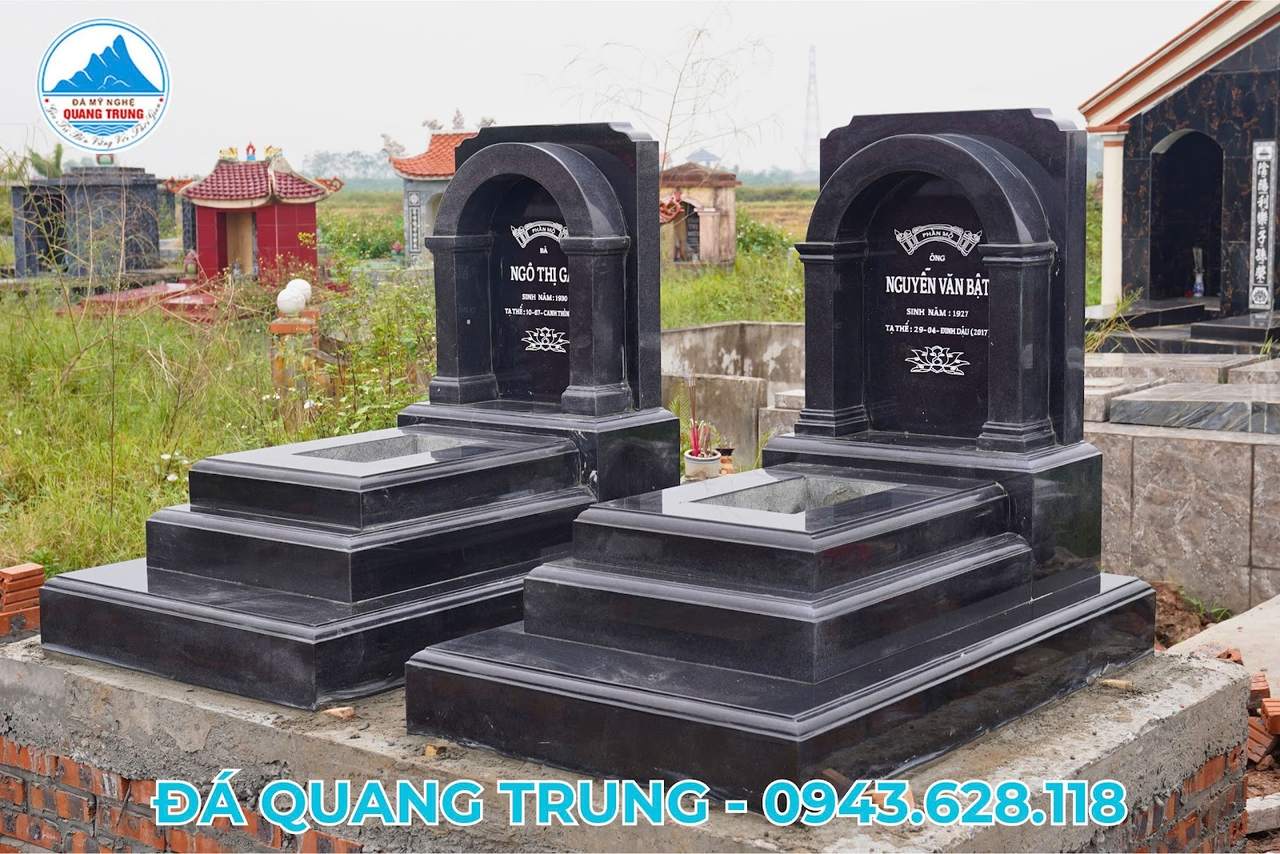 Mẫu mộ đôi đá granite đen với hai bia vòm chạm khắc hoàn thiện