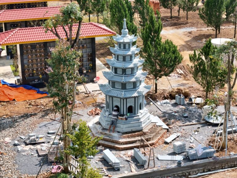 Tháp đá bát giác granite xanh tại Chùa Phước Huệ