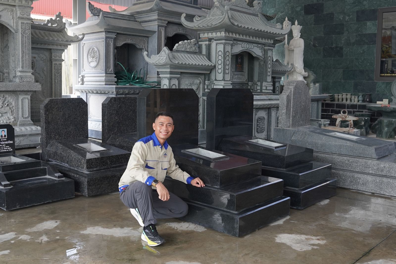Mộ đá granite đen Ấn Độ tại xưởng Quang Trung