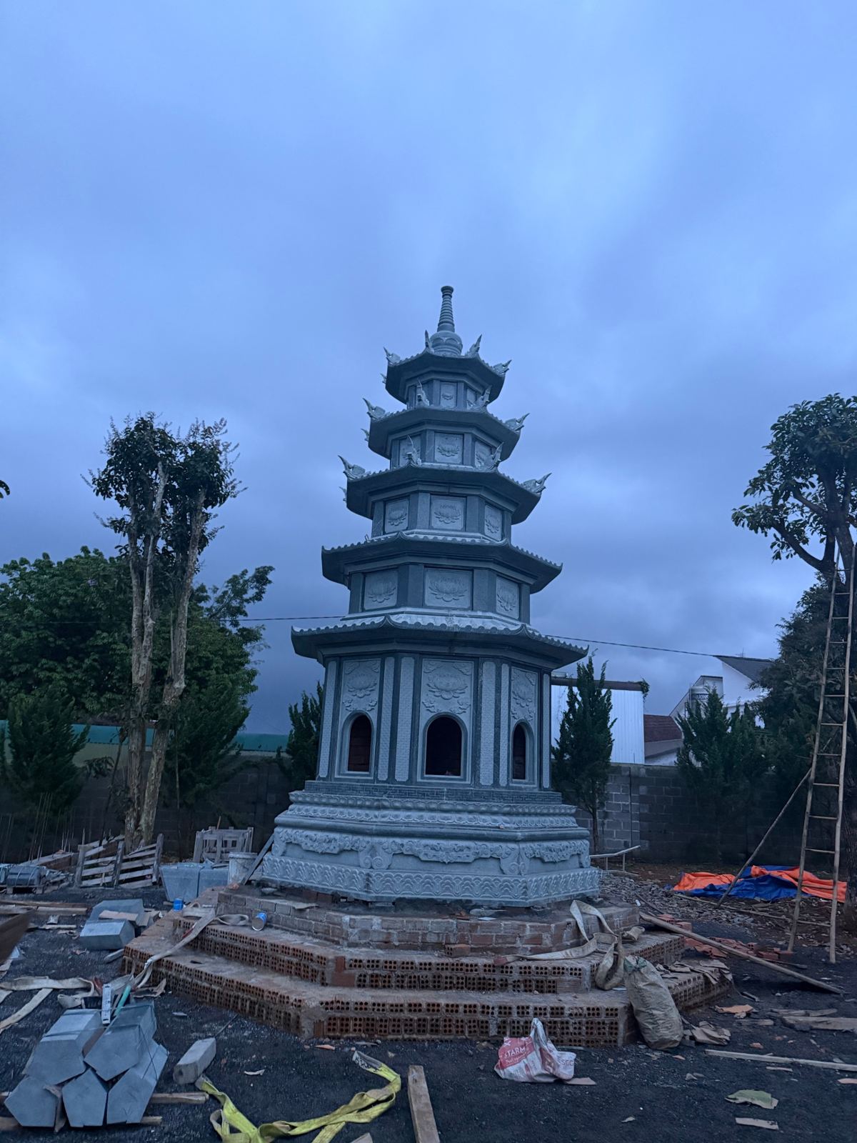 Mộ Bảo tháp granite xanh Ninh Thuận Quang Trung hoàn thiện tại Lâm Đồng năm 2026
